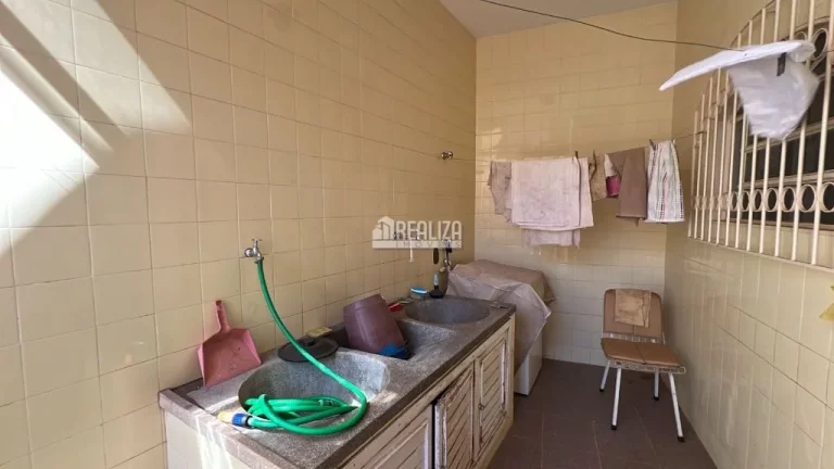 Imagem Casa à venda com 3 dormitórios no bairro Mercês, em Uberaba