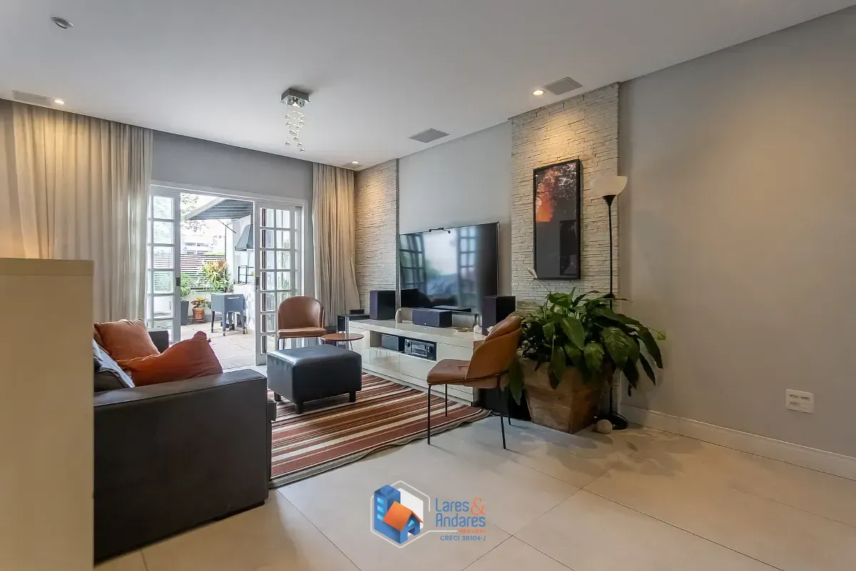 Imagem Sobrado para venda em Vila Império com 3 quartos, sendo 1 suíte, 219m²