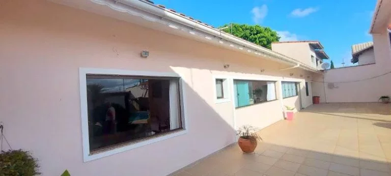 Imagem CASA EM 2 LOTES COM 5 DORMITÓRIOS E PISCINA