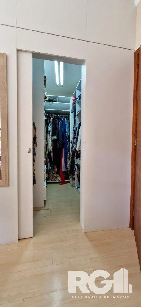 Imagem Sobrado com três dormitórios no Condoínio Residência Jardim Verde Ipanema.