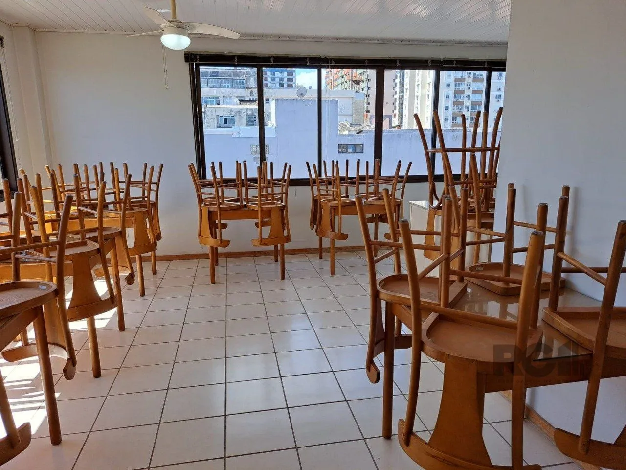Imagem Apartamento de 2 quartos, suíte e 2 vagas de garagem no bairro Bom Fim em POA/RS