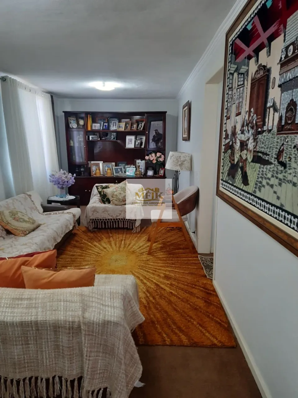 Imagem Imperdível: Casa à venda em Curitiba-PR, Boa Vista, 3 quartos, 1 suíte, 1 sala, 2 banheiros, 4 vagas de garagem.