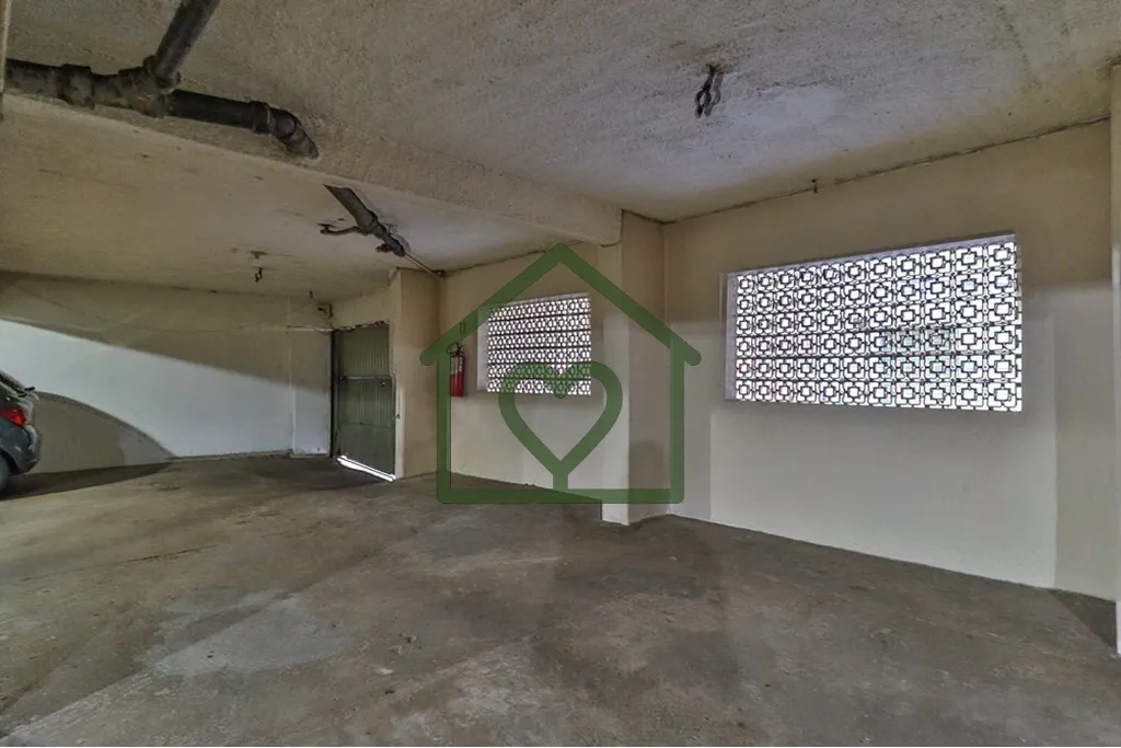 Imagem Apartamento com três dormitórios sendo uma suíte, cuja sacada permite visualizar o nascer e o pô...