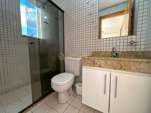 Imagem Excelente apartamento com armários em todos os cômodos, com área de lazer completa.