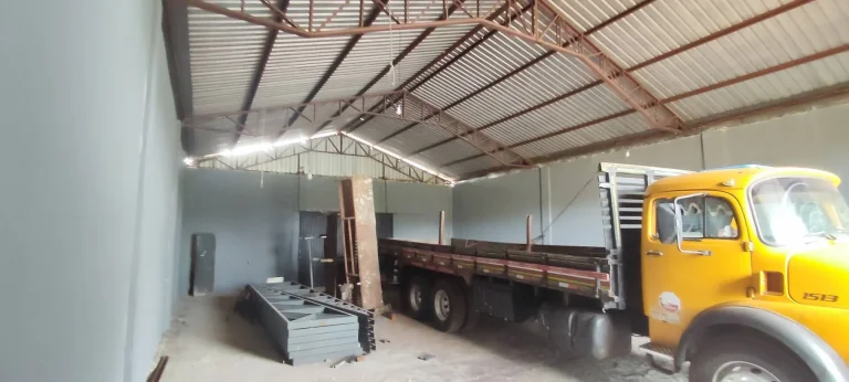 Imagem Barracão à venda em Cascavel, bairro Brazmadeira - 500m² de área construída