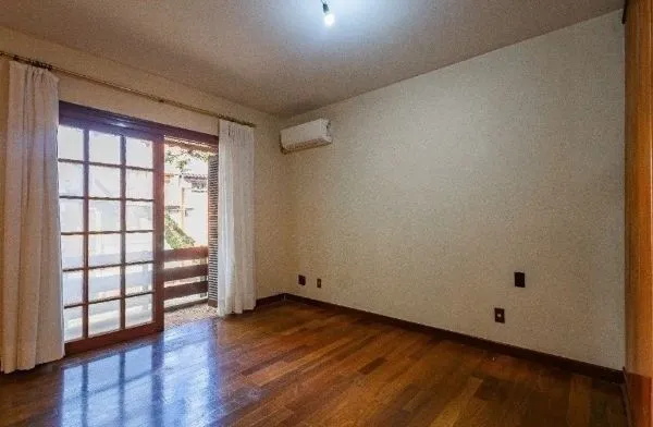 Imagem Casa sobrado no bairro Bela Vista de 3 dormitórios e 3 vagas DESOCUPADA