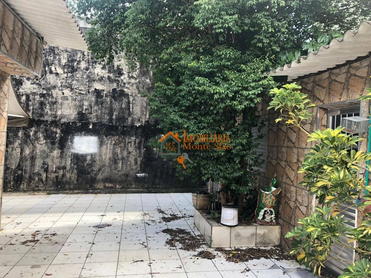 Imagem Casa com 3 dormitórios à venda, 377 m² por R$ 693.000,00 - Taboão - Guarulhos/SP