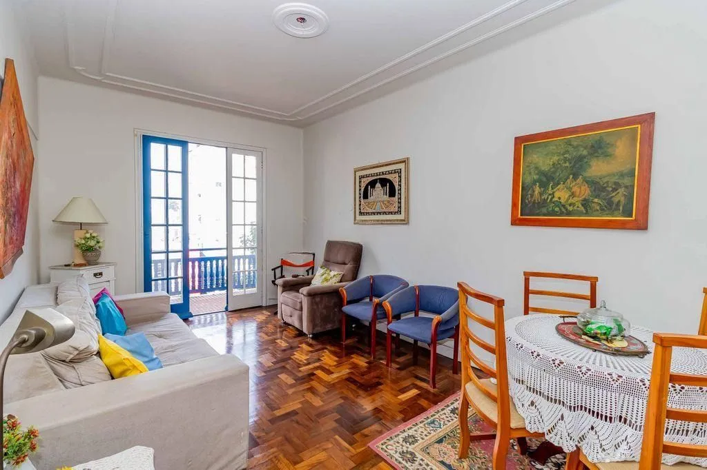 Imagem Vende-se apartamento com 2 quartos, sacada e 1 vaga - 113 m² - Moinhos de Vento