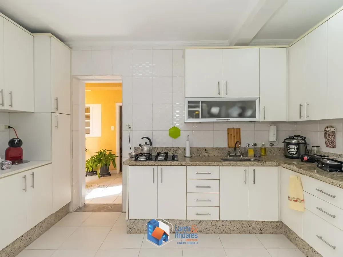 Imagem Casa para venda em Água Fria com 4 quartos, sendo 3 suítes, 243m²