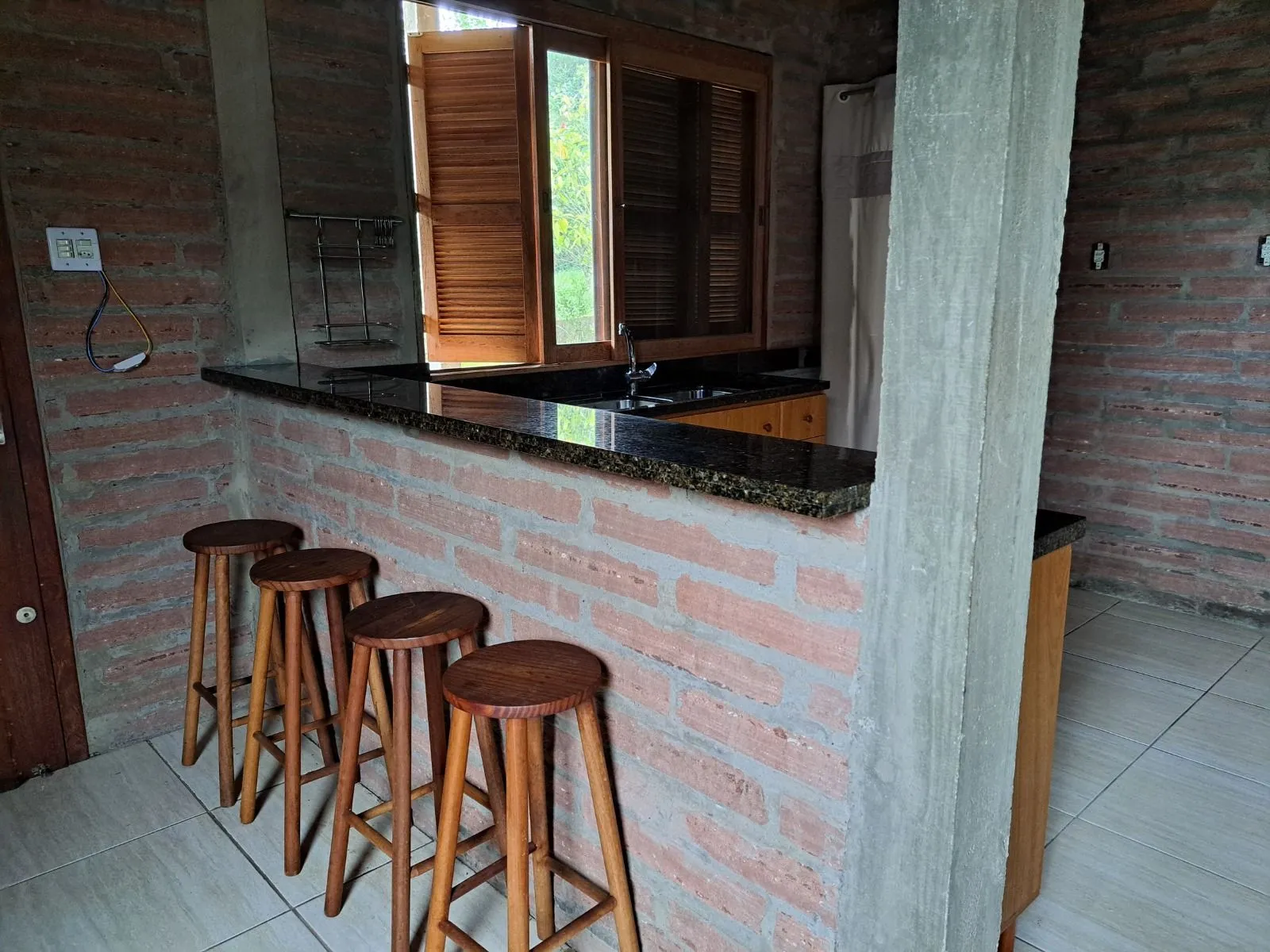 Imagem Sobrado 200m² privativos, 4 dormitórios 1 suíte e 2 vagas cobertas - Gravataí
