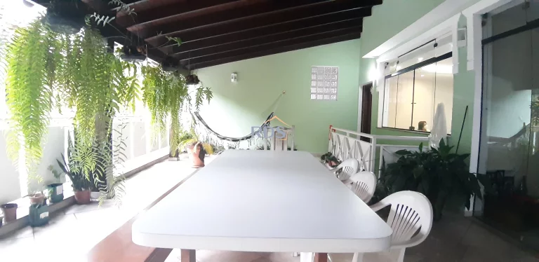 Imagem Vende Casa de 270m² com 4 dormitórios no Parque Assunção