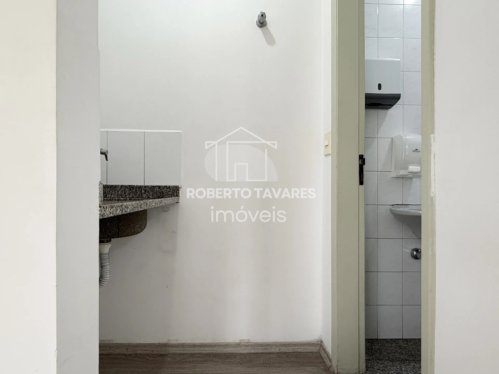 Imagem Prédio monousuário, com 11 andares, 1723m² de área útil, 4032m² de área total, 33 vagas de garagem.