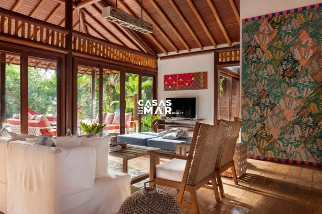 Imagem Casa de Luxo em Condomínio Fechado na Praia do Espelho, Porto Seguro-BA - 3 Quartos, 3 Suítes, Piscina e Varanda Ampla!