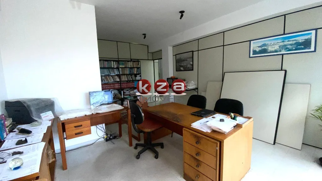 Imagem Sala Comercial na Av. Onze de Agosto, Valinhos-SP 3 Salas, 2 Banheiros, 1 Vaga de Garagem 80m² de Área