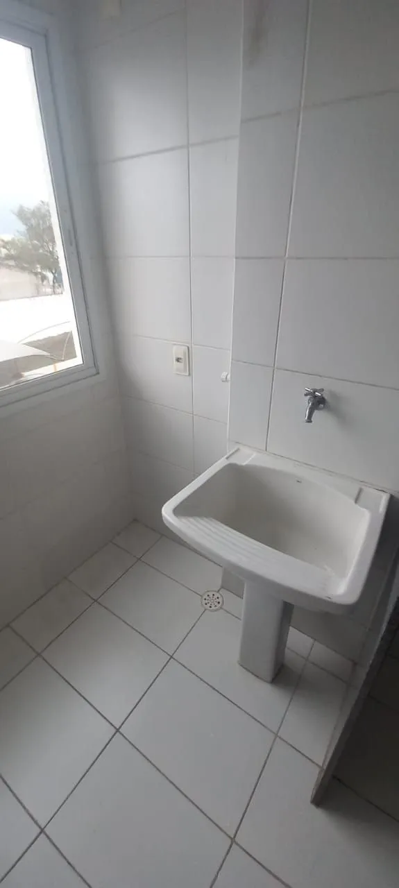 Imagem Apartamento à venda, no condomínio Reserva Anáua todo com piso porcelanato e armário na cozinha