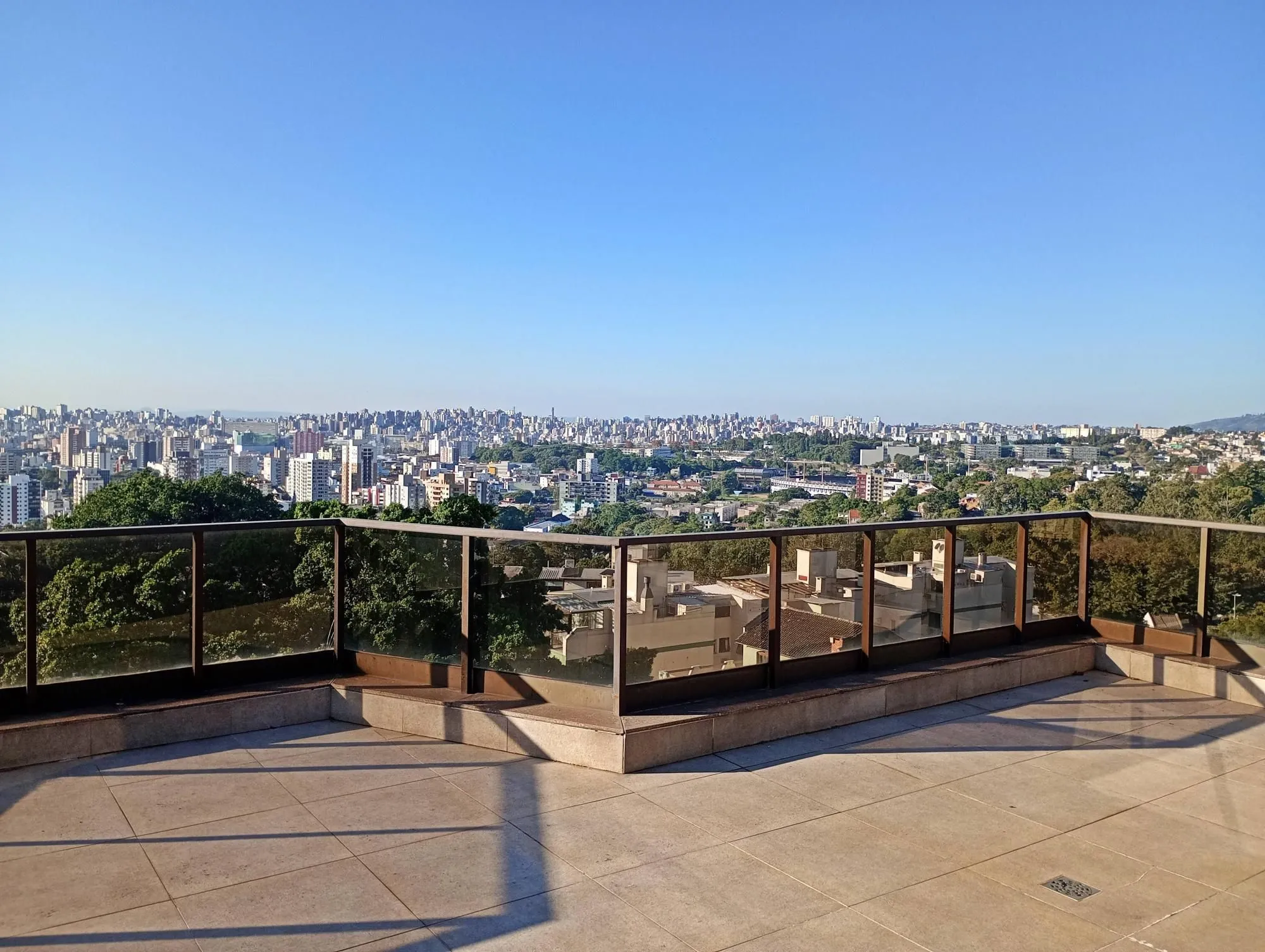 Imagem Cobertura com vista para o Guaíba, suíte e 2 vagas