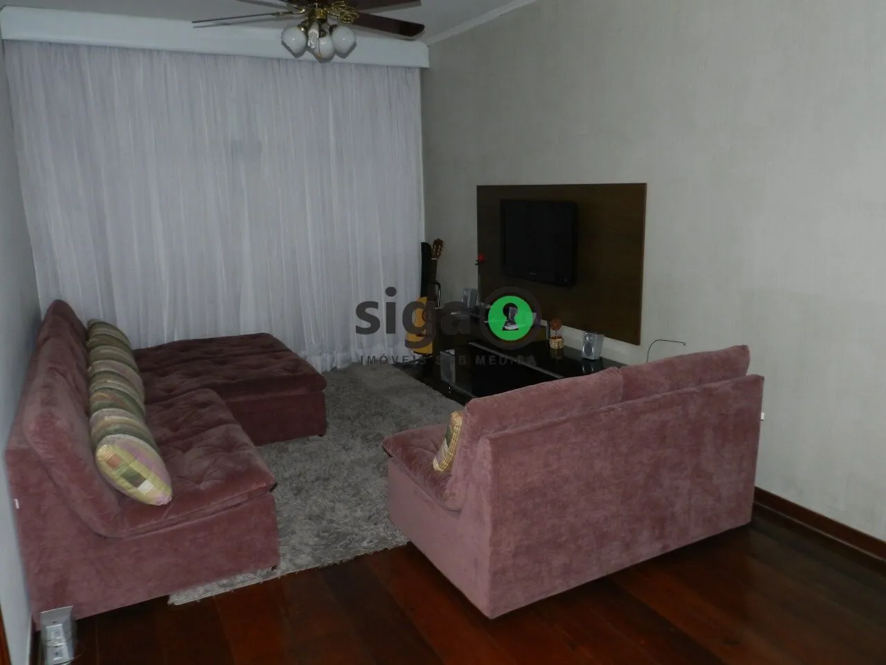 Imagem Casa Espaçosa com 5 Dormitórios e Quintal Próxima ao Metrô Vila Sônia.