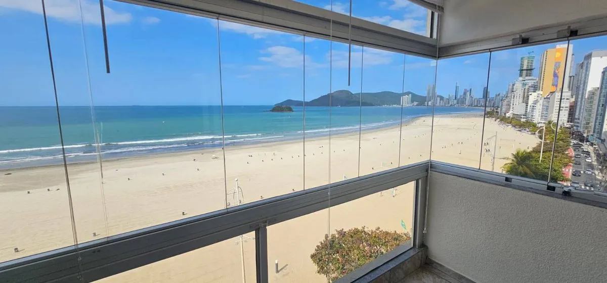 Imagem APARTAMENTO A VENDA NA AVENIDA ATLÂNTICA NA REGIÃO CENTRAL COM SACADA PANORÂMICA
