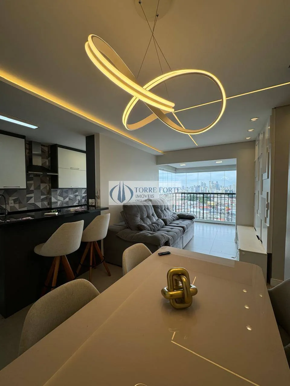 Imagem Lindo apartamento com 60 m², 2 dormitórios sendo 1 suíte, 1 vaga de garagem