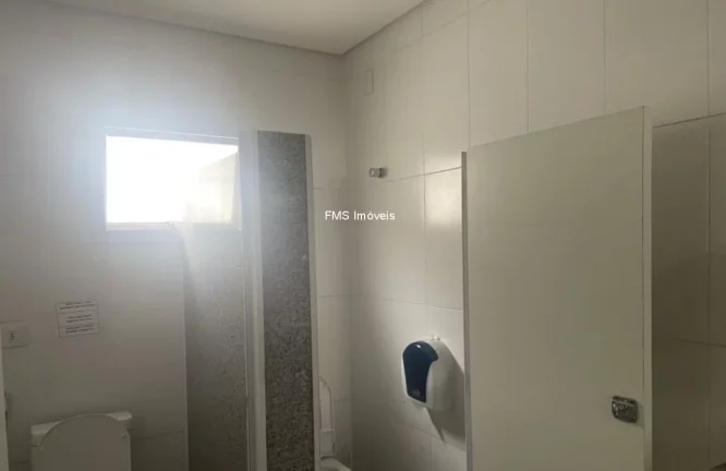 Imagem Loja Comercial de Alto Padrão no Paraíso: 6 Banheiros, 4 Vagas e 455 m² em São Paulo-SP