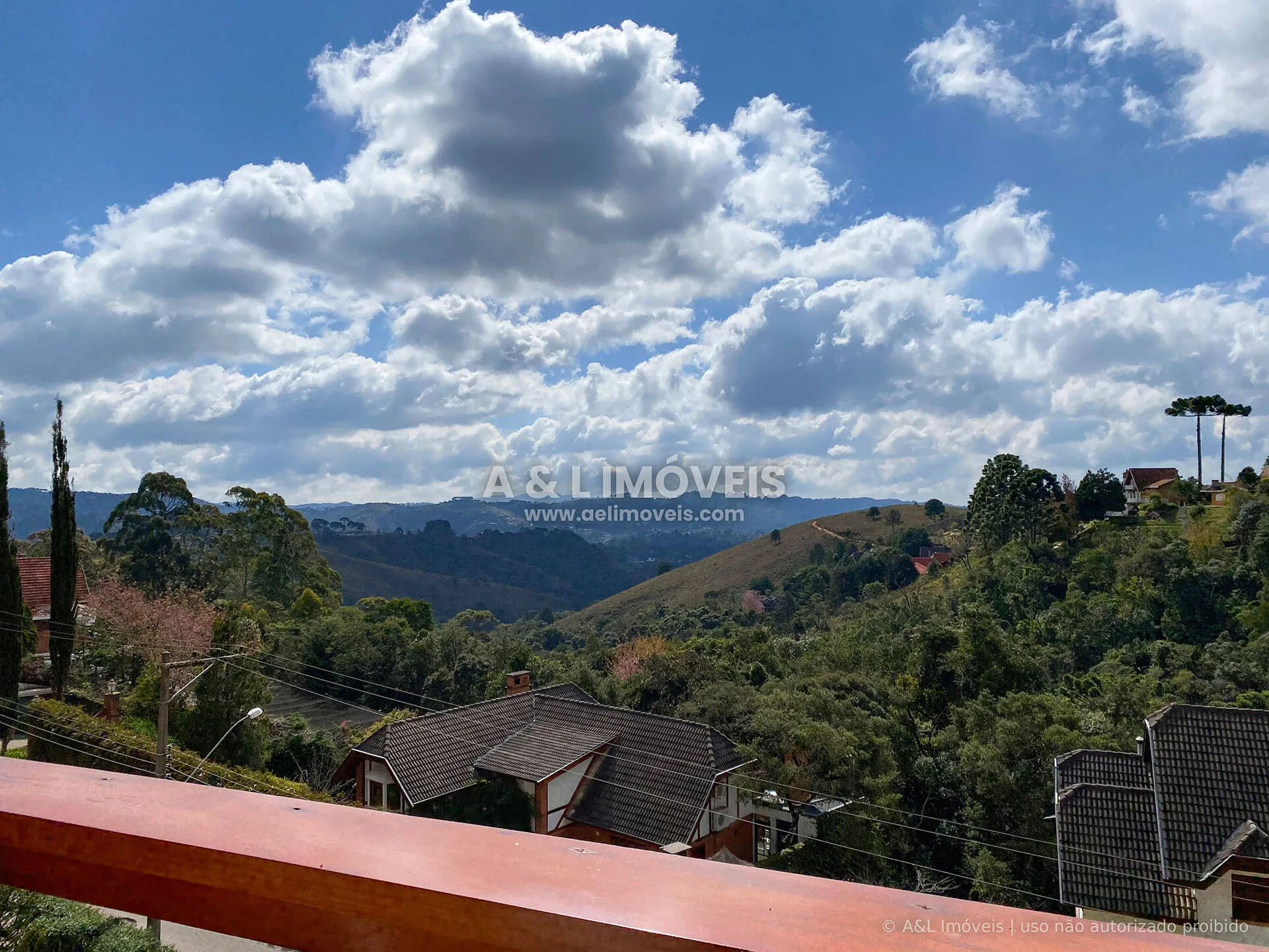 Imagem Duplex à venda em Campos do Jordão com 4 suítes e 232 m²