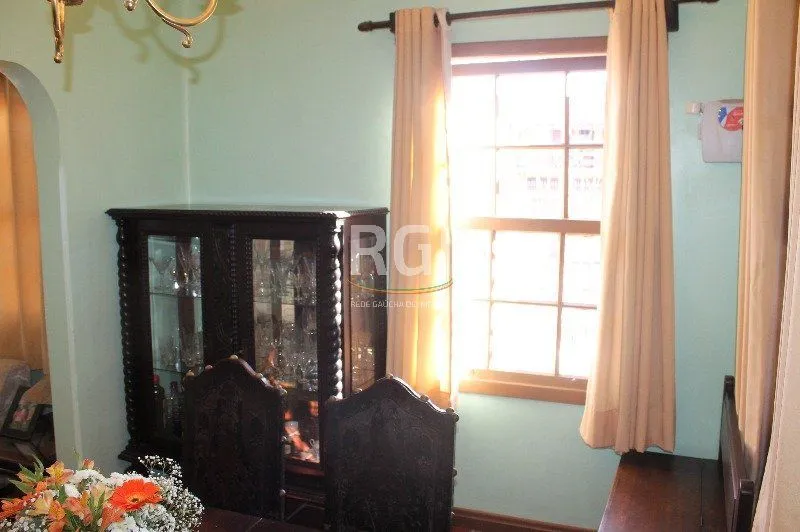 Imagem Casa para Venda - 220m², 4 dormitórios, 9 vagas - Cristal