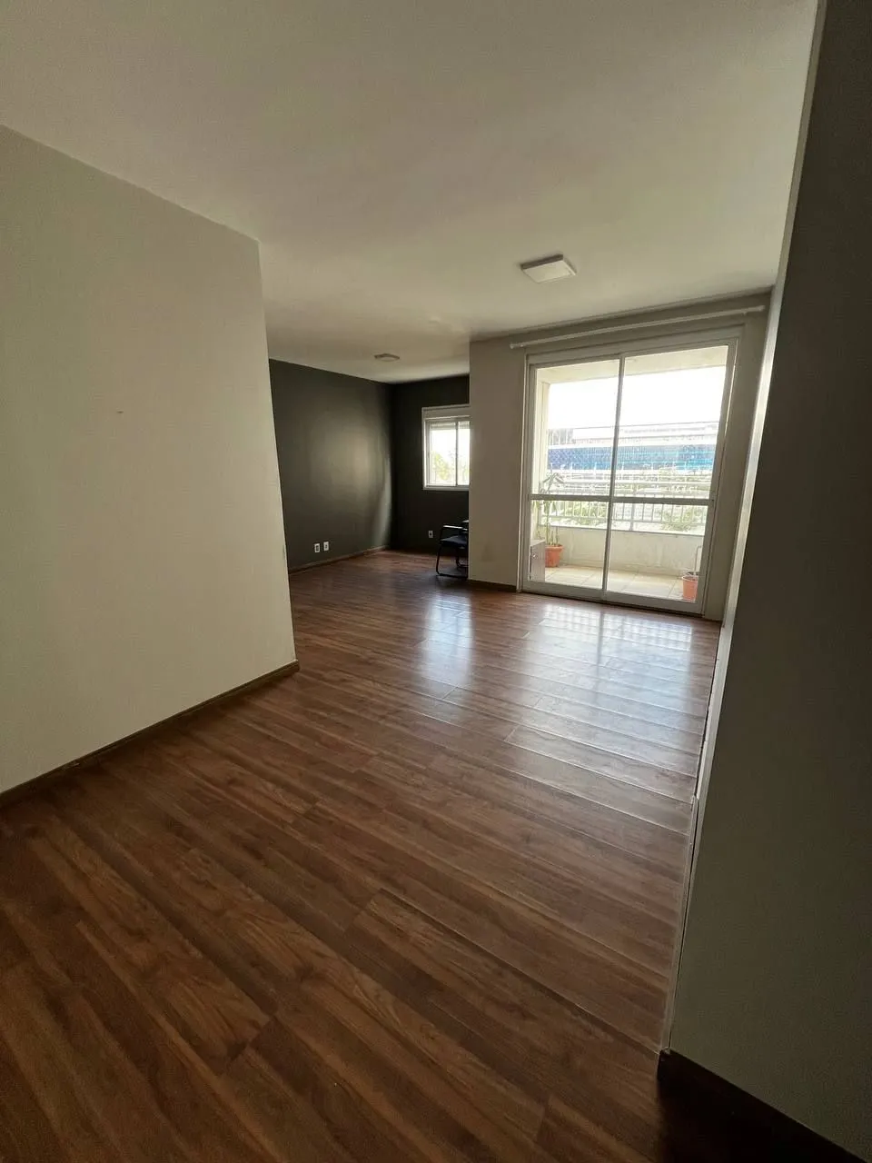 Imagem Apartamento de 3 dormitórios transformado em 2, 1 suíte e living com churrasqueira.