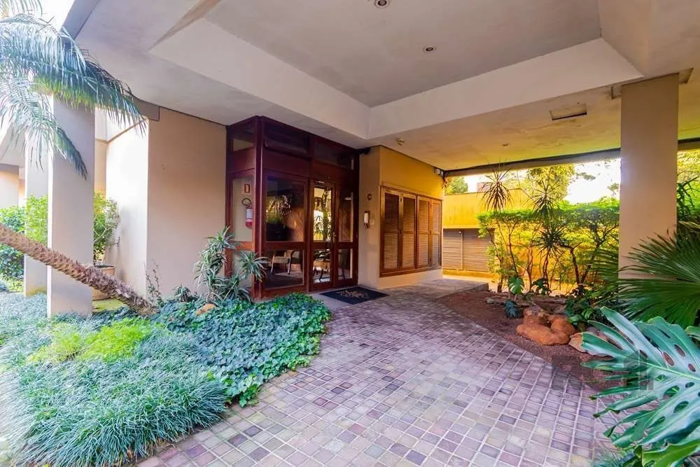 apartamento de 2 quartos, suíte e 1 vaga de garagem no bairro Menino Deus