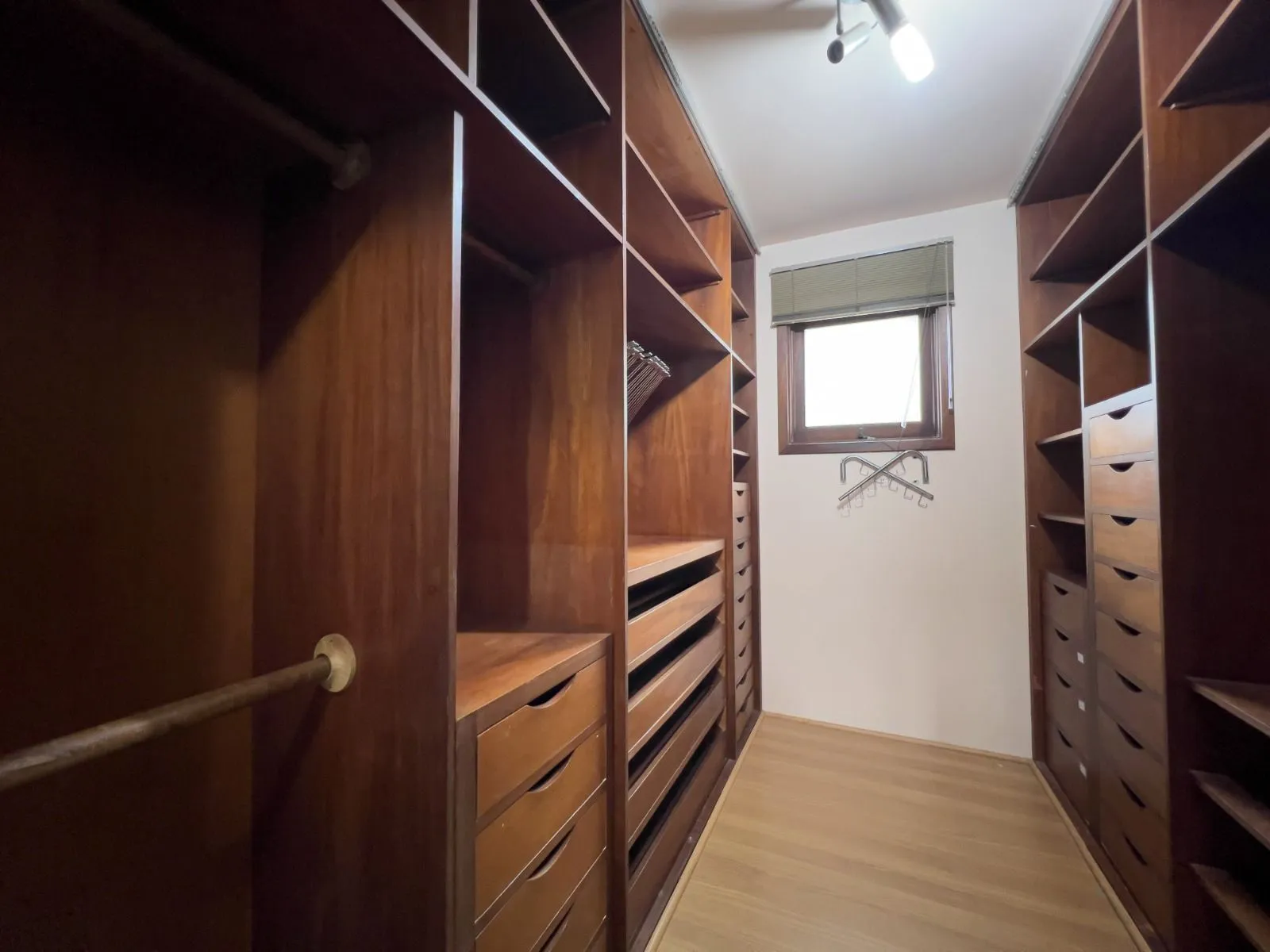 Imagem Casa à venda em Porto Alegre, Passo D'Areia, com 4 quartos, 600m2