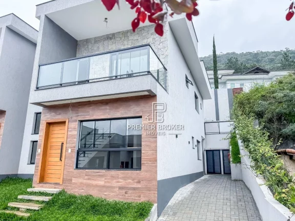 Foto do imóvel Casa com 3 dormitórios à venda, 131 m² por R$ 899.000,00 - Golfe - Teresópolis/RJ