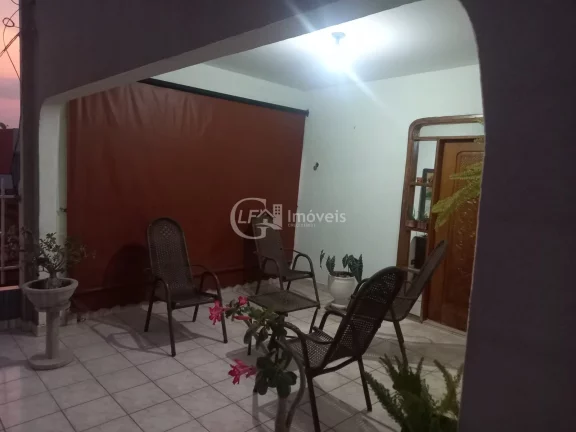 Imagem Imperdível oportunidade: Casa comercial de alto padrão à venda em Coxim-MS, no Centro! 3 quartos, 1 suíte, 1 sala, 5 banheiros, 1 vaga de garagem, 180m² de área.