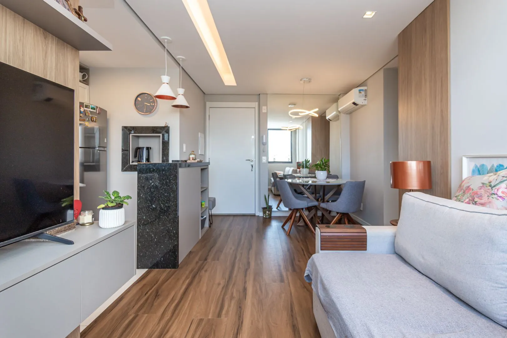 Imagem Apartamento 02 dormit com suíte e 01 vaga, no bairro Azenha, em Porto Alegre.