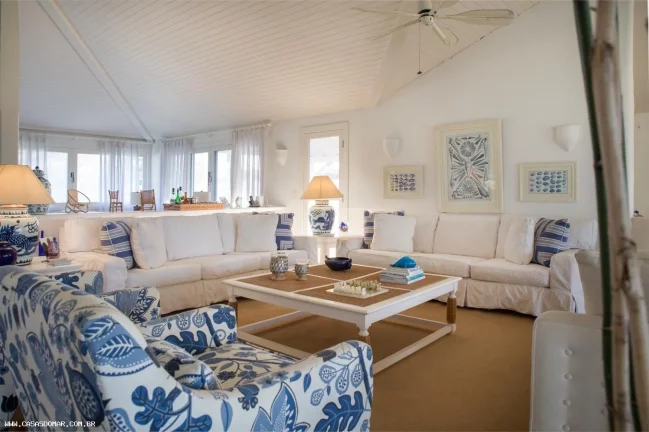 Imagem Casa Frente Mar para Venda em Armação dos Búzios / RJ no bairro Manguinhos
