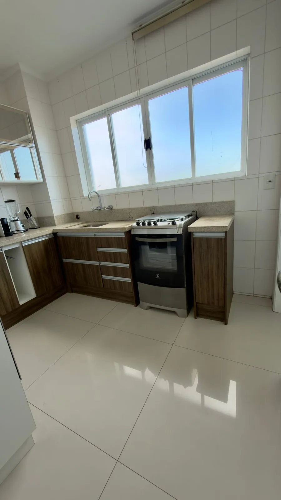 Imagem Casa com 02 quartos e 02 vagas no Bairro Jardim Itu em Porto Alegre