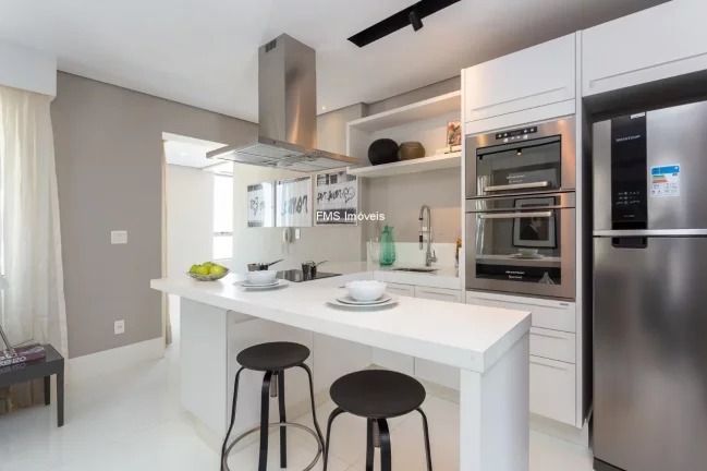 Imagem Imperdível apartamento para locação na Vila Nova Conceição com 1 suíte, 2 banheiros e 2 vagas de garagem. Confira!