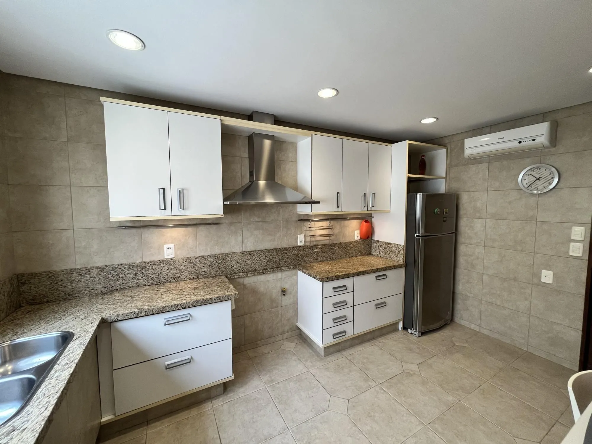 Imagem Casa para Venda - 160m², 3 dormitórios, sendo 1 suites, Jardim Botânico