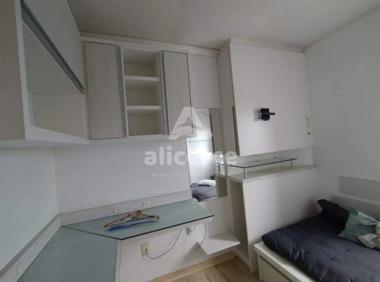 Imagem Apartamento semi mobiliado, 3 dorm. com suíte, andar alto e vista livre em Barreiros - São José - SC