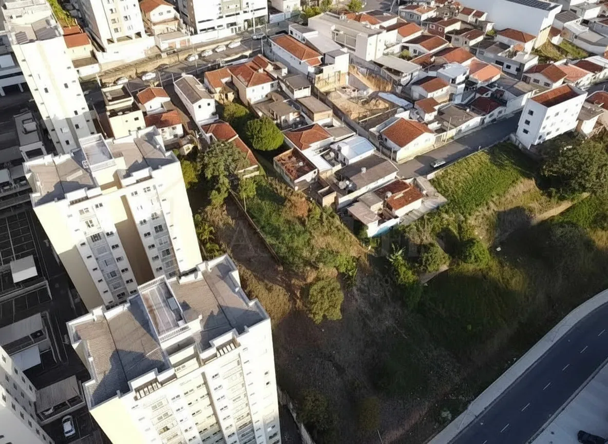 Imagem Terreno à venda em Centro, Poços de Caldas