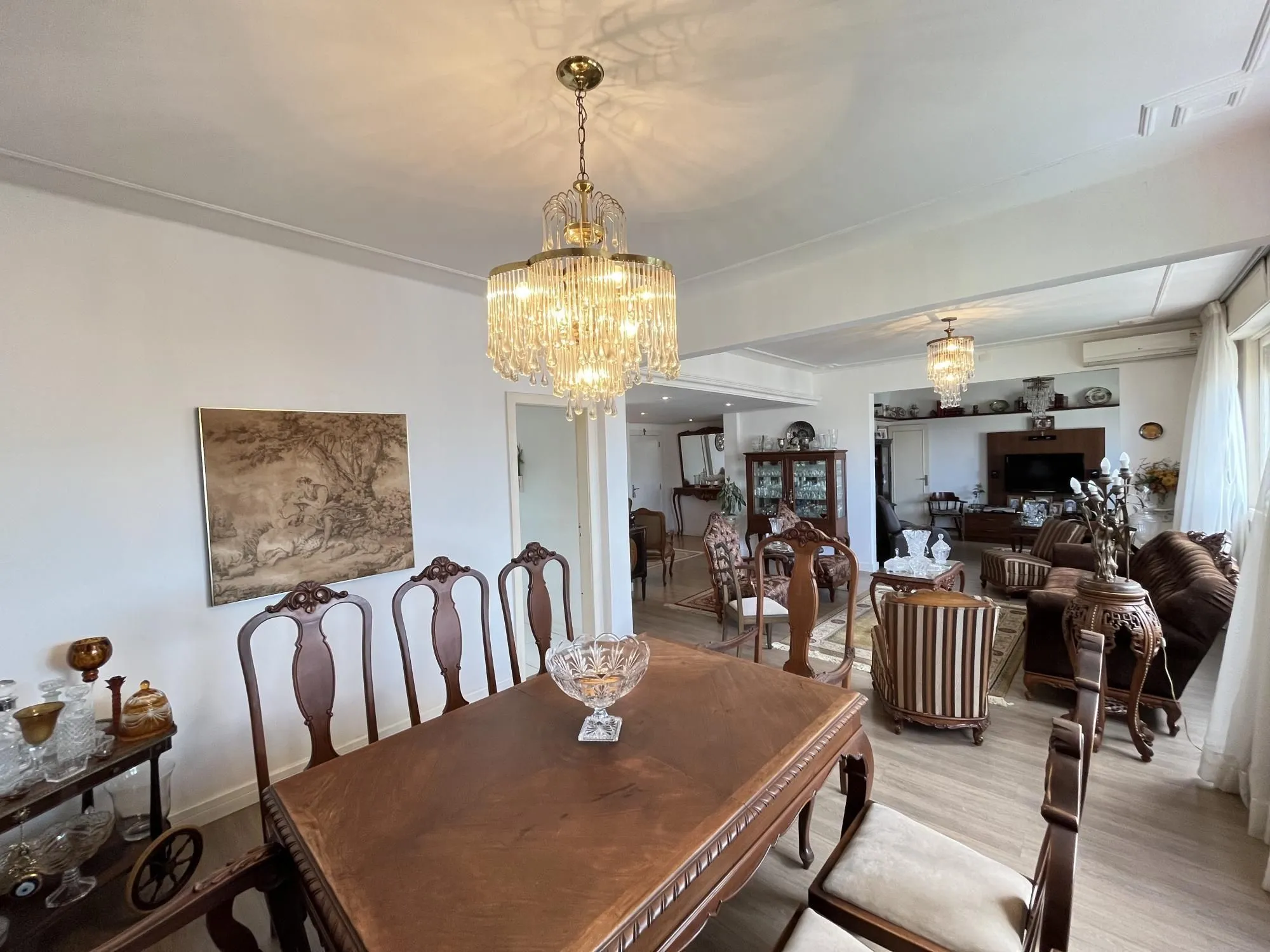 Imagem 3 quartos, gabinete ou 4º quartos e 1 vaga de garagem junto ao Moinhos de Vento