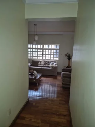 Imagem Casa à venda no Bairro Olinda, Uberaba com 6 dormitórios e suíte!
