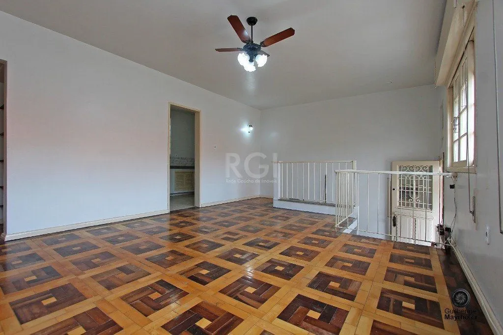 Imagem Casa para Venda - 233m², 4 dormitórios, 5 vagas - Nonoai
