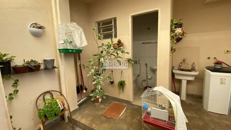 Imagem Casa à venda no bairro São Sebastião, em Uberaba - 4 dormitórios e 3 banheiros