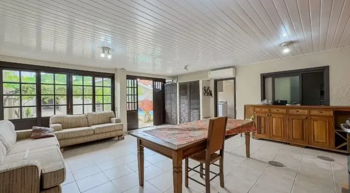 Imagem Casa de 3 dormitórios, 1 suíte e 3 vagas de garagem, bairro Ipanema.
