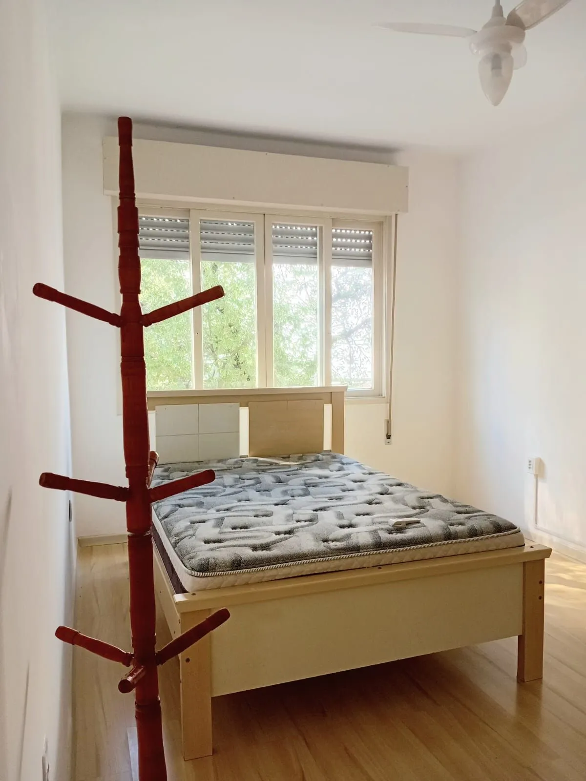 Imagem Apartamento 3 dormitórios, frente, sacada no bairro Santana - Porto Alegre - RS