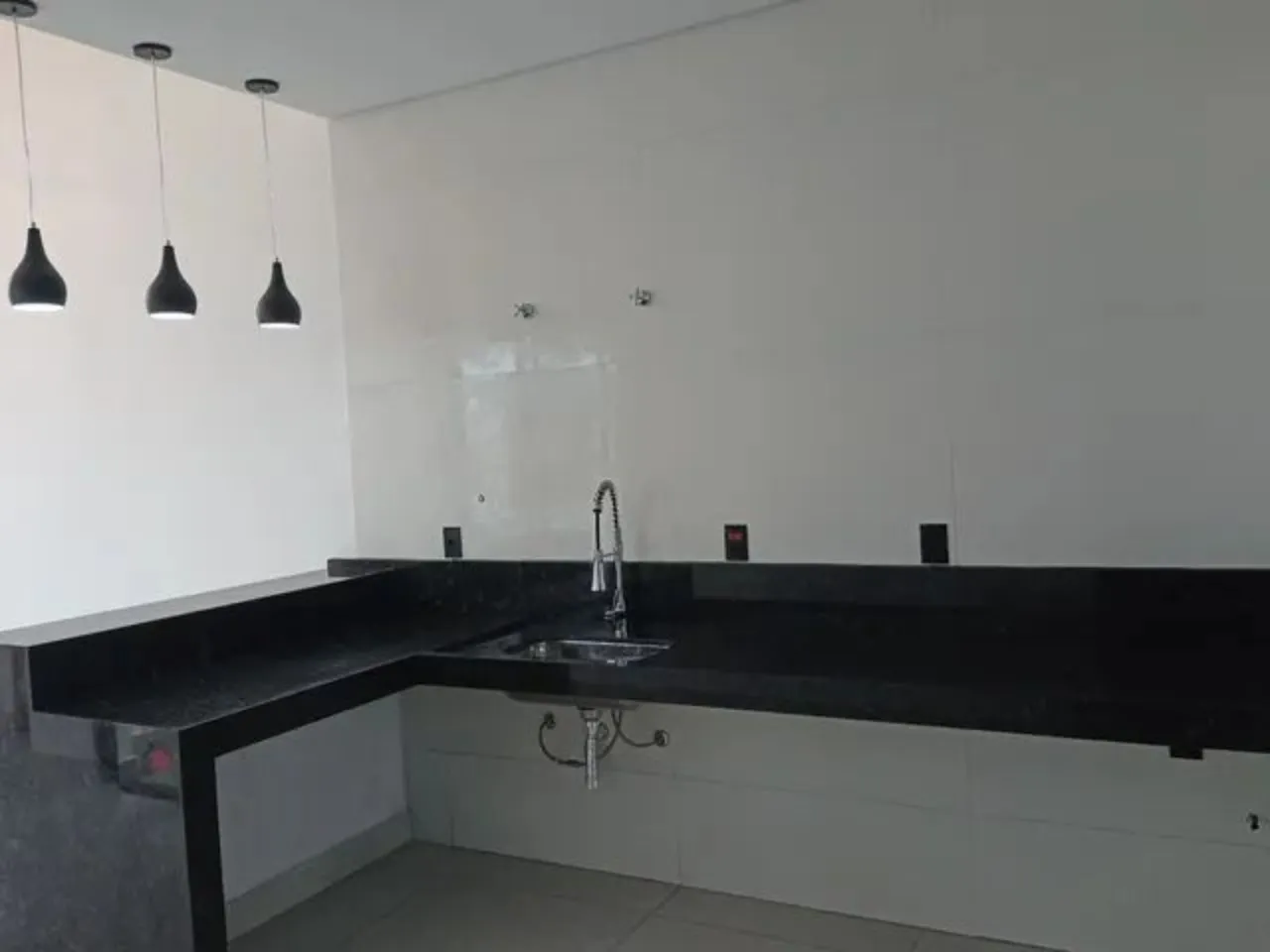 Imagem Casa em Condomínio à Venda em Sorocaba-SP, Bairro Horto Florestal: 3 Quartos, 1 Suíte, 1 Sala, 2 Banheiros, 1 Vaga de Garagem, 100m².