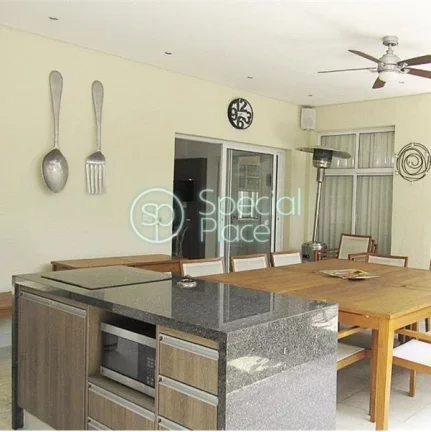 Imagem Casa impecável recém reformada em condomínio exclusivo ao lado da Chácara Flora. Sensação de e...