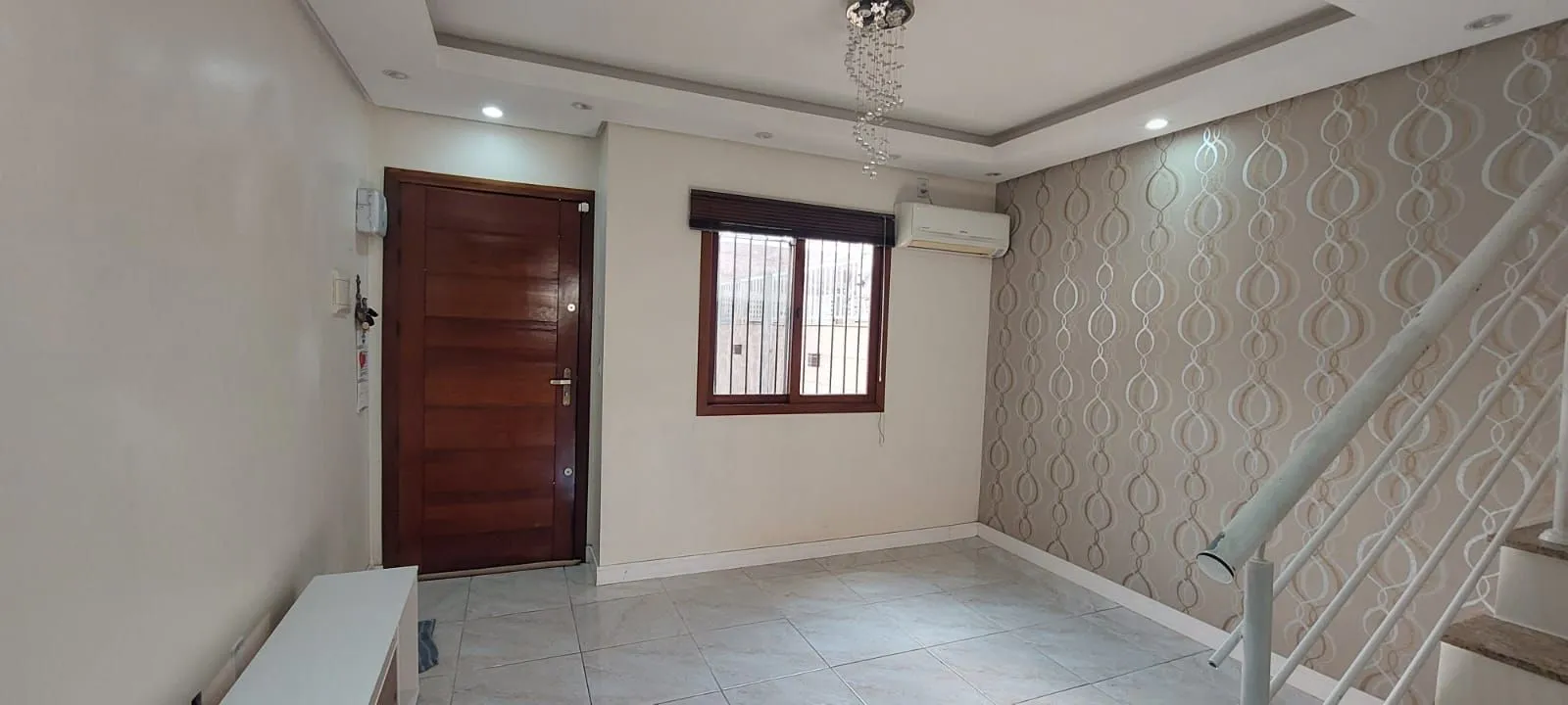 Imagem Boletto Imóveis vende casa em Canoas , 2 dormitórios, 1 banheiro, 1 lavabo, garagem para 2 carros, com móveis fixos em MDF, em fino acabamento.