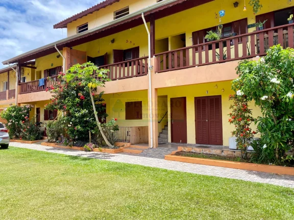 Imagem Oportunidade Única para Seu Negócio: 7 Apartamentos Comerciais com 16 Quartos, 7 Salas, e Piscina!