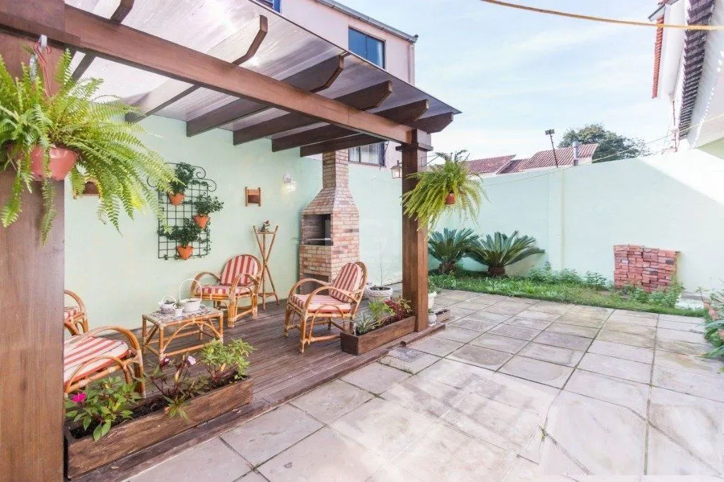 Imagem Casa para Venda - 258m², 3 dormitórios, sendo 1 suites, 4 vagas - Teresópolis