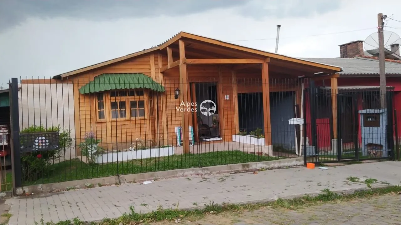 Foto do imóvel Casa com 2 dormitórios à venda por R$ 680.000 - Centro - Canela/RS